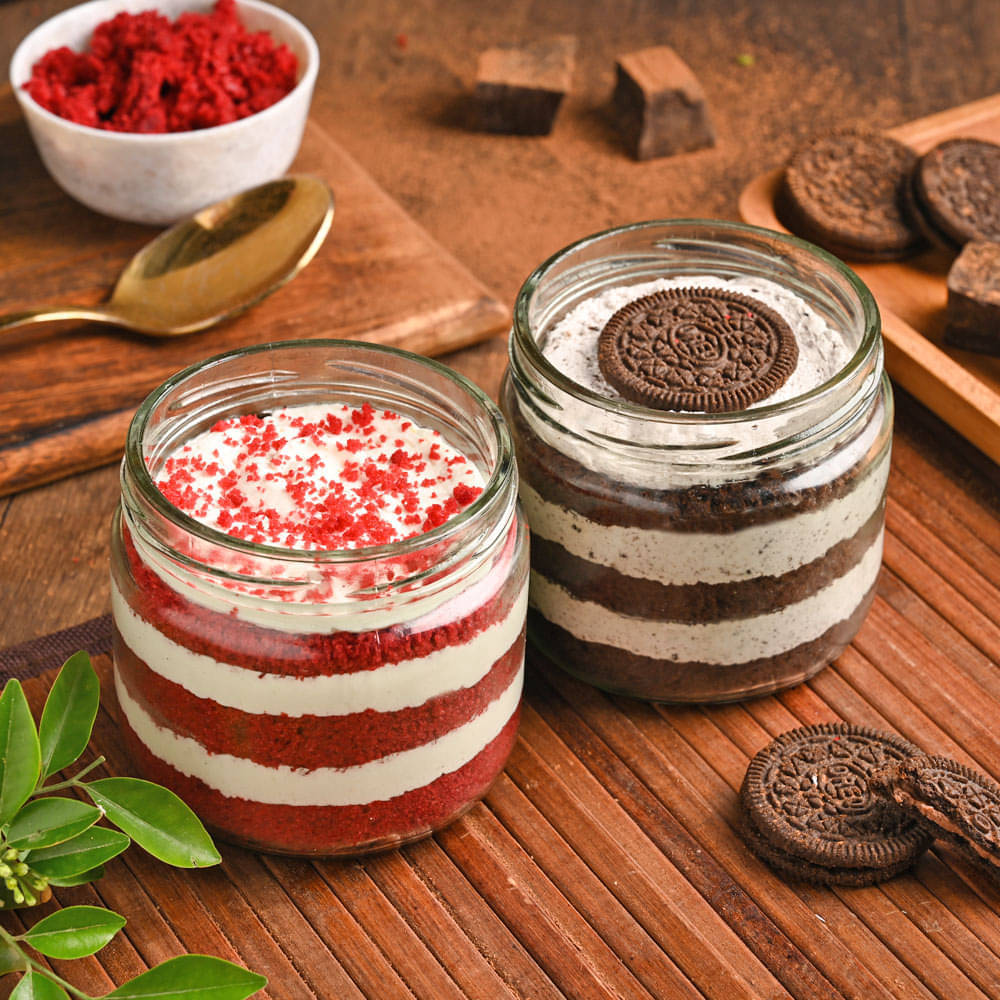 Red Velvet And Oreo Chocolate Jar Cakes