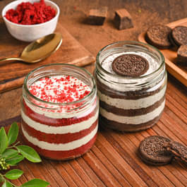 Red Velvet And Oreo Chocolate Jar Cakes Red Velvet And Oreo Chocolate Jar Cakes