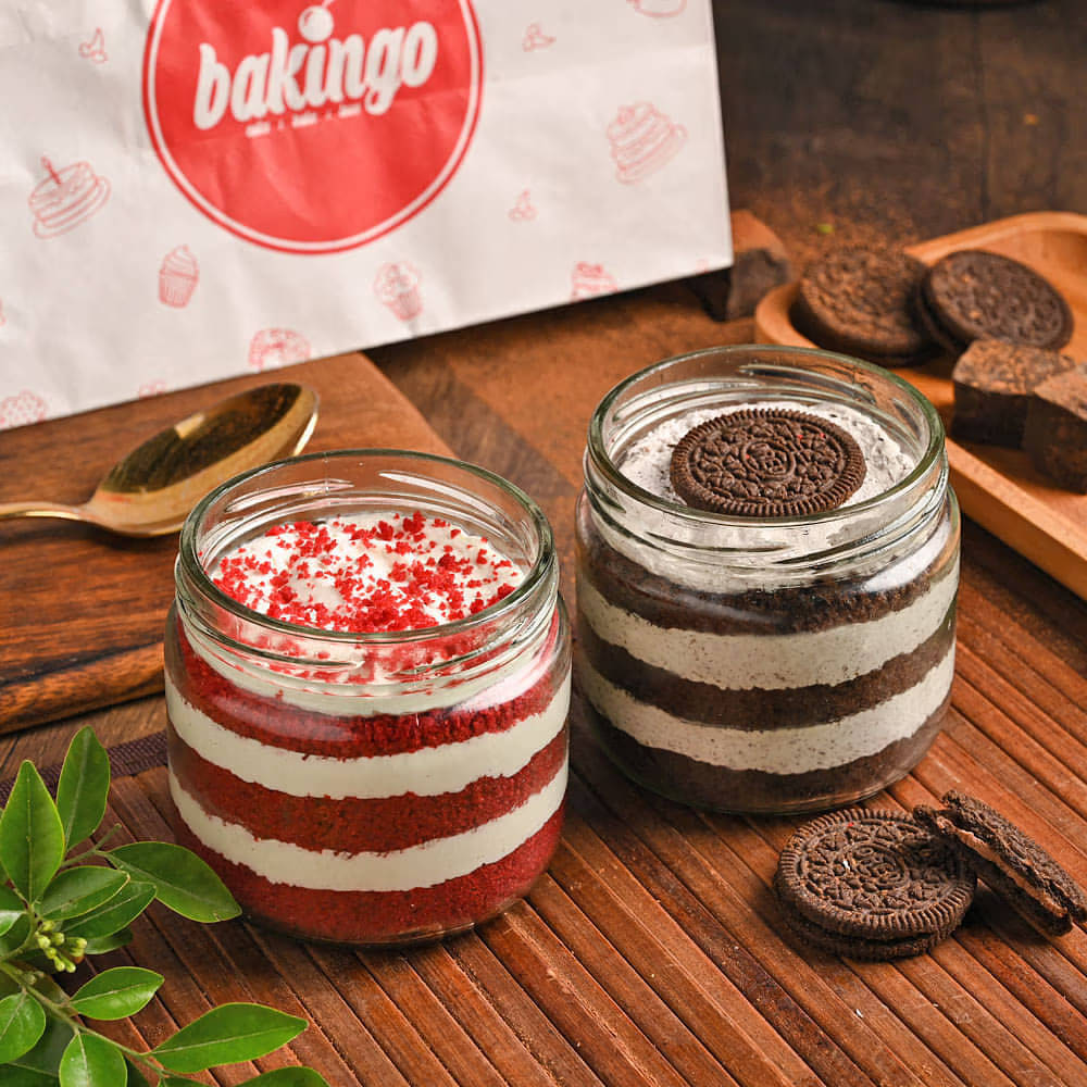 Red Velvet And Oreo Chocolate Jar Cakes