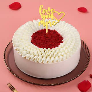 Top View Valentine Special Red Velvet Cake 