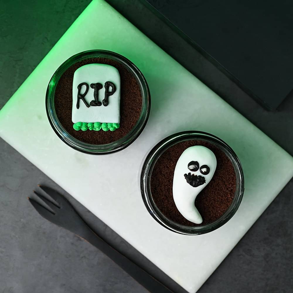Rip Ghost Jar Cakes