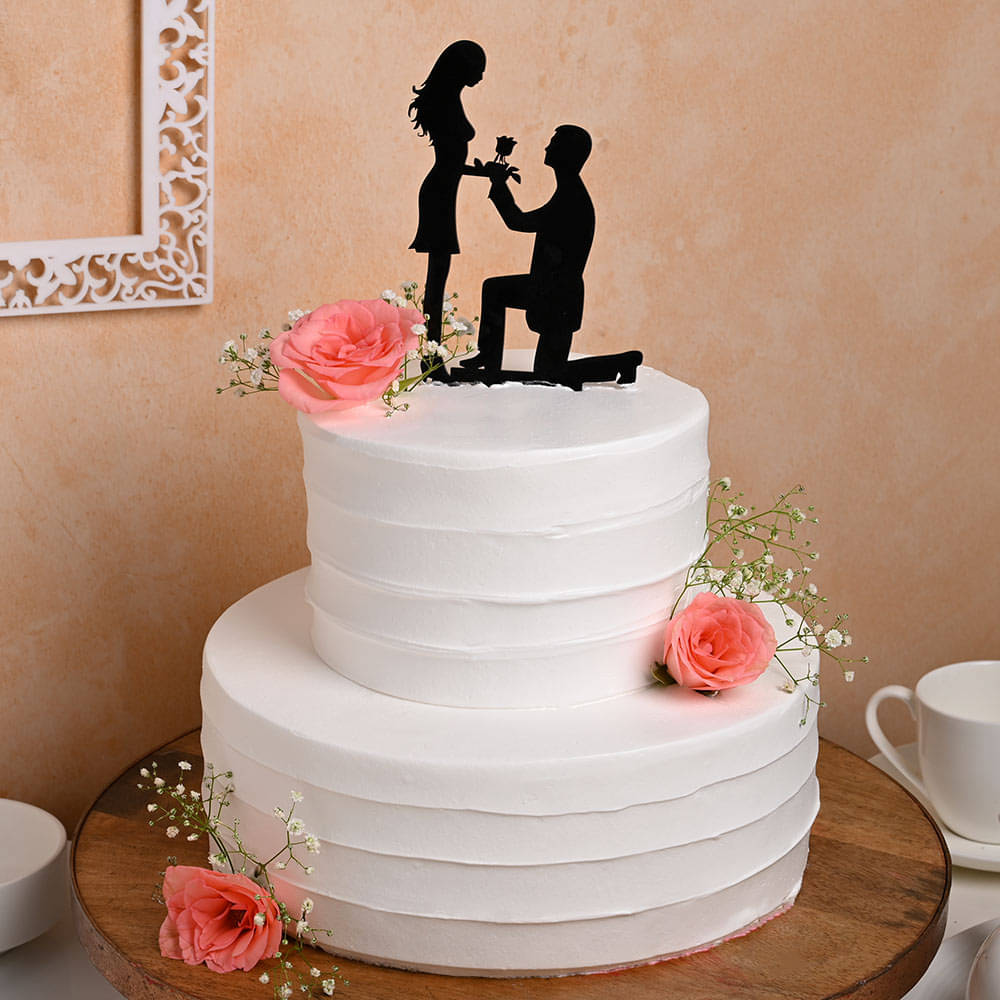 Couple cut wedding cake icon cartoon style Vector Image