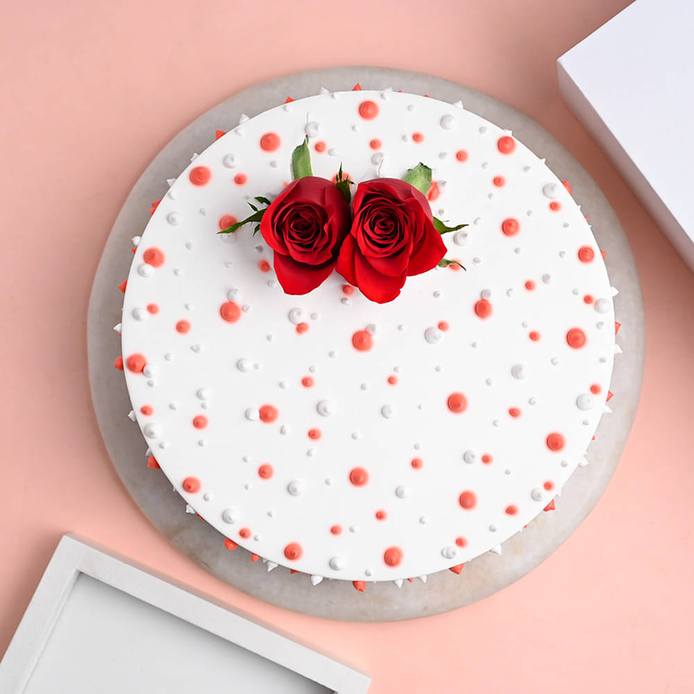 Top View of Roses and Vanilla Cream Dream Cake