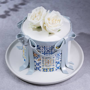 Roses N Ribbons Theme Cake