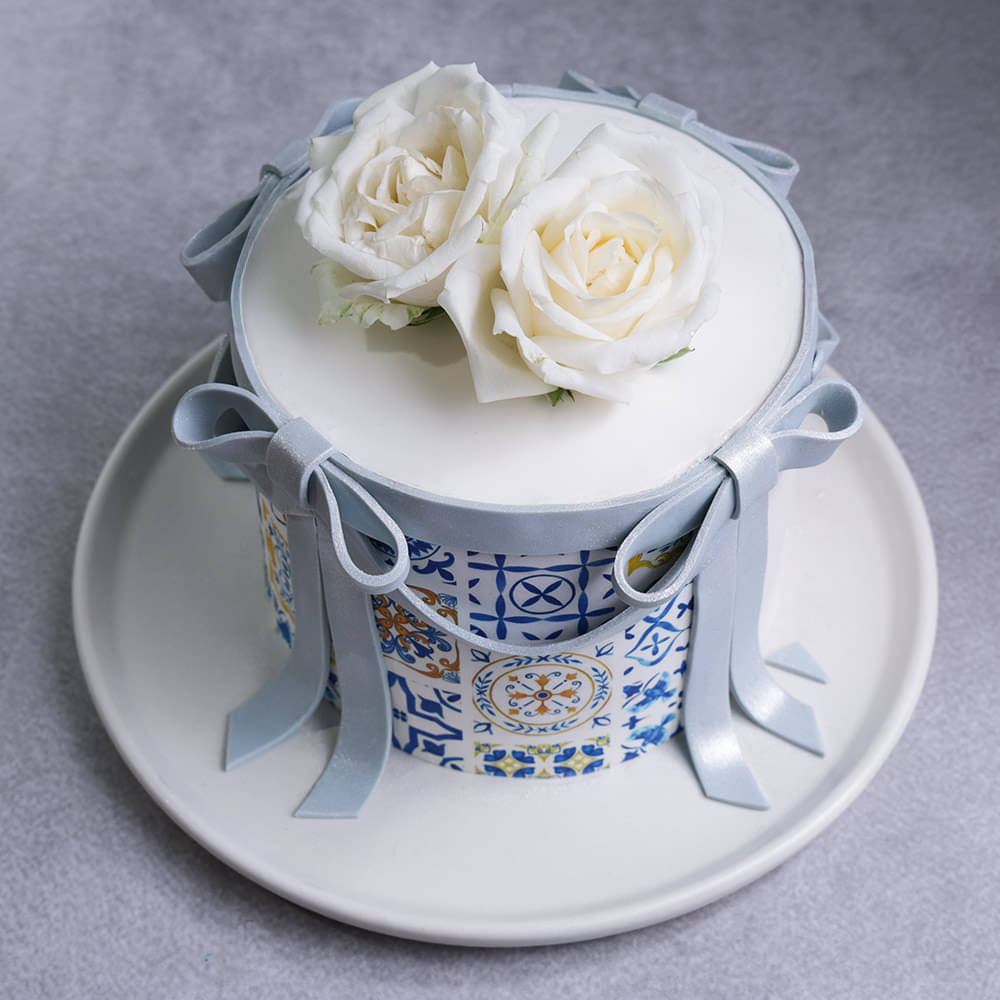 Front View of Roses N Ribbons Theme Cake