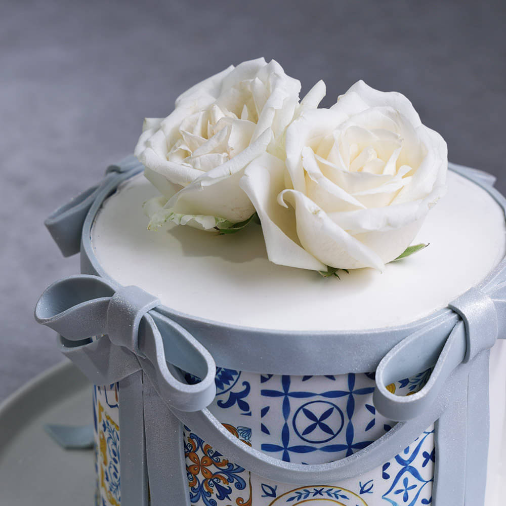 Zoomed-In View of Roses N Ribbons Theme Cake