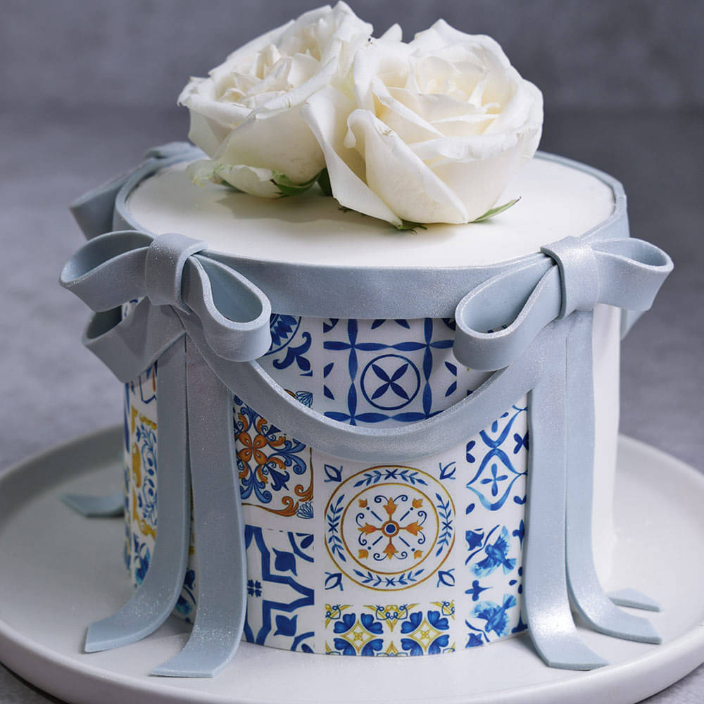 Side Zoomed-In View of Roses N Ribbons Theme Cake