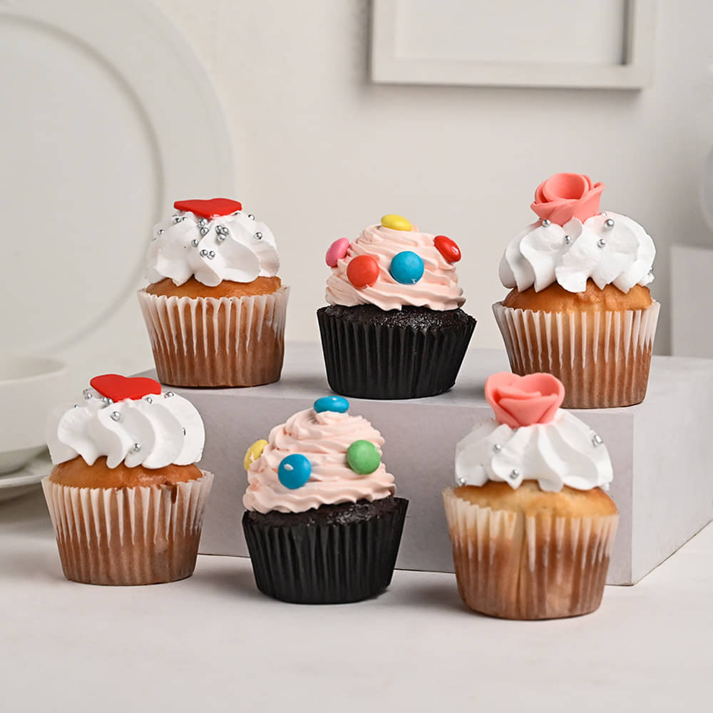 Set Of 6 Different Flavored Cupcakes