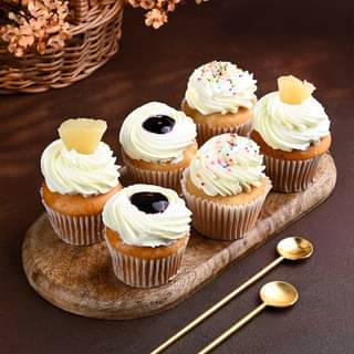 6 Blueberry Pineapple Vanilla Cupcakes