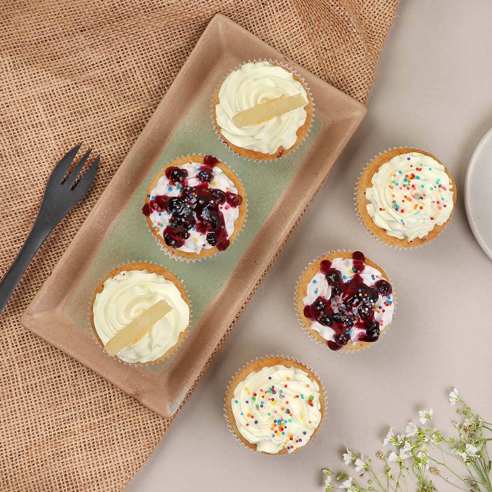 6 Blueberry Pineapple Vanilla Cupcakes 6 Blueberry Pineapple Vanilla Cupcakes