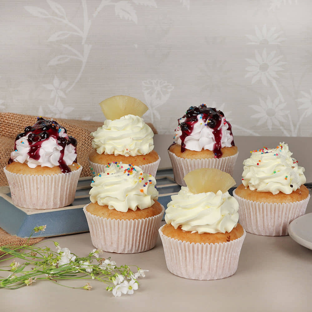 6 Blueberry Pineapple Vanilla Cupcakes 6 Blueberry Pineapple Vanilla Cupcakes