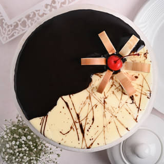 Top View of Choco Vanilla Cake-Half Chocolate Half Vanilla Cake