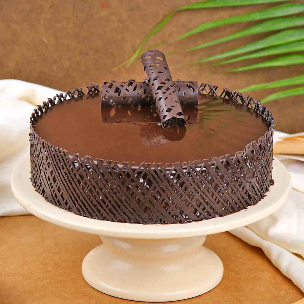 Chocolaty Creamy Round Cake
