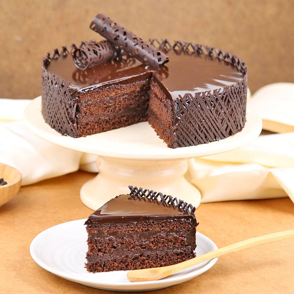 Chocolaty Creamy Round Cake