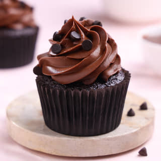 Creamy choco chip cupcake delight