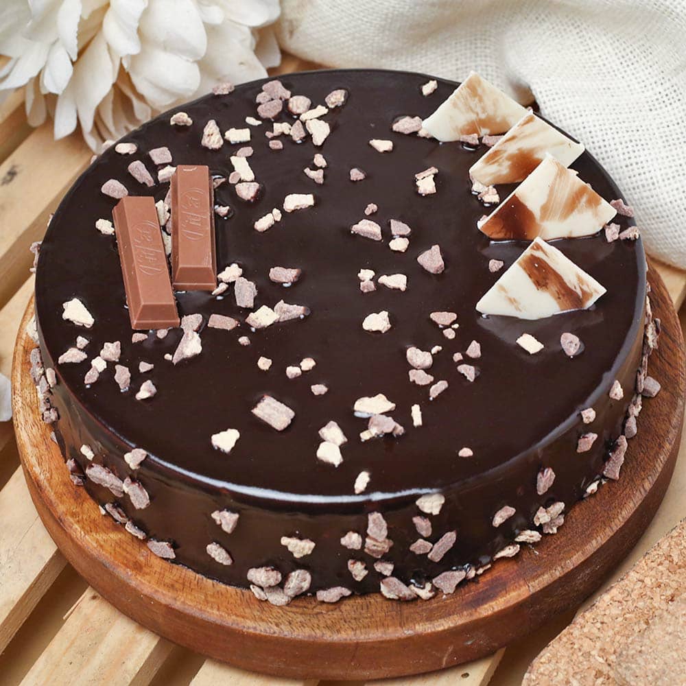 Crunchy KitKat Cake Online