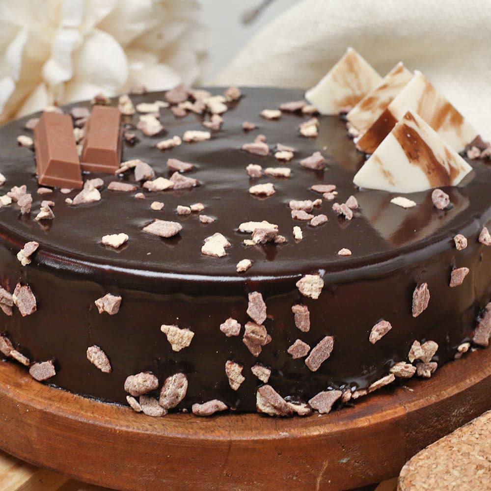 Chocolicious KitKat Cake