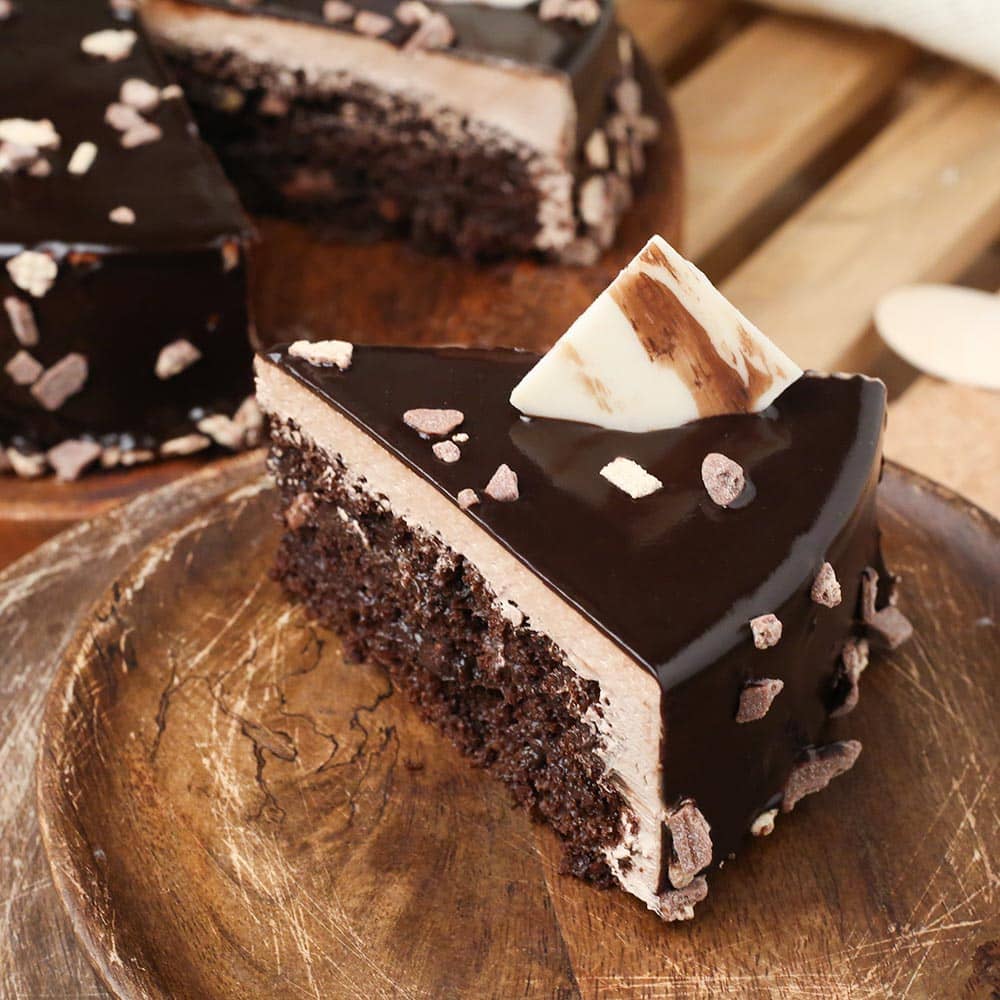 Crunchy Round KitKat Cake