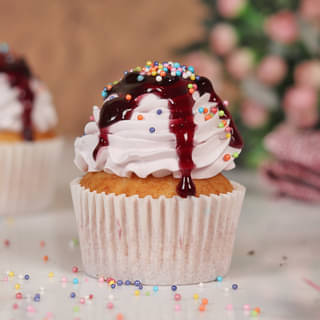 Cream Blueberry Sprinkles Cupcakes