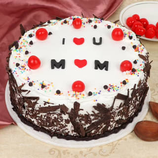 Delicious 'I Love Mom' Cake for Mothers Day
