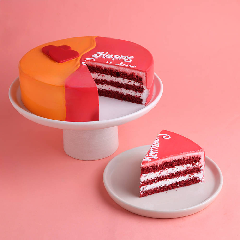 Lateral View of Red Velvet Glaze Cake
