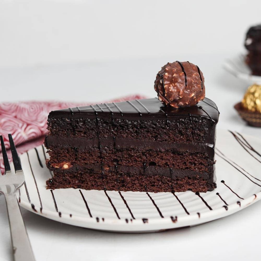Alluring Ferrero Chocolate Cake | Free Home Delivery by Pastry Days