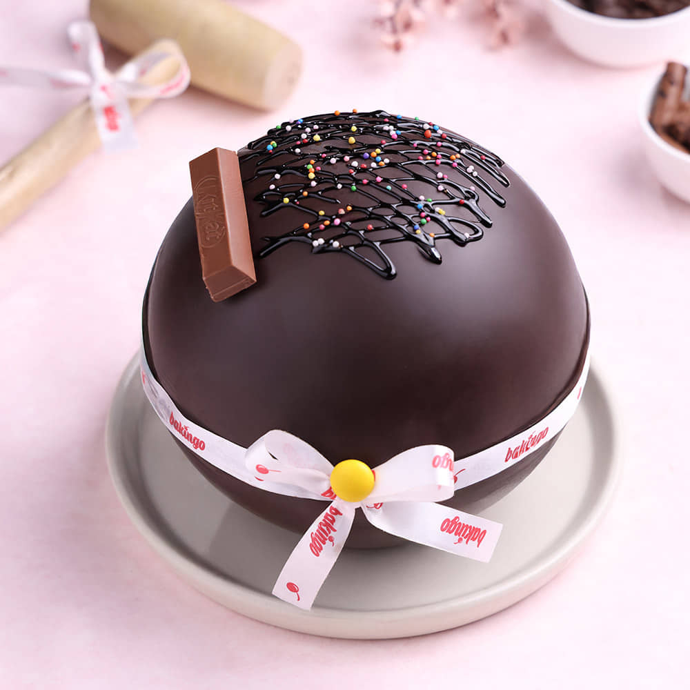Ferrero Rocher Pinata Cake Ferrero Rocher and Kitkat Pinata Ball Cake