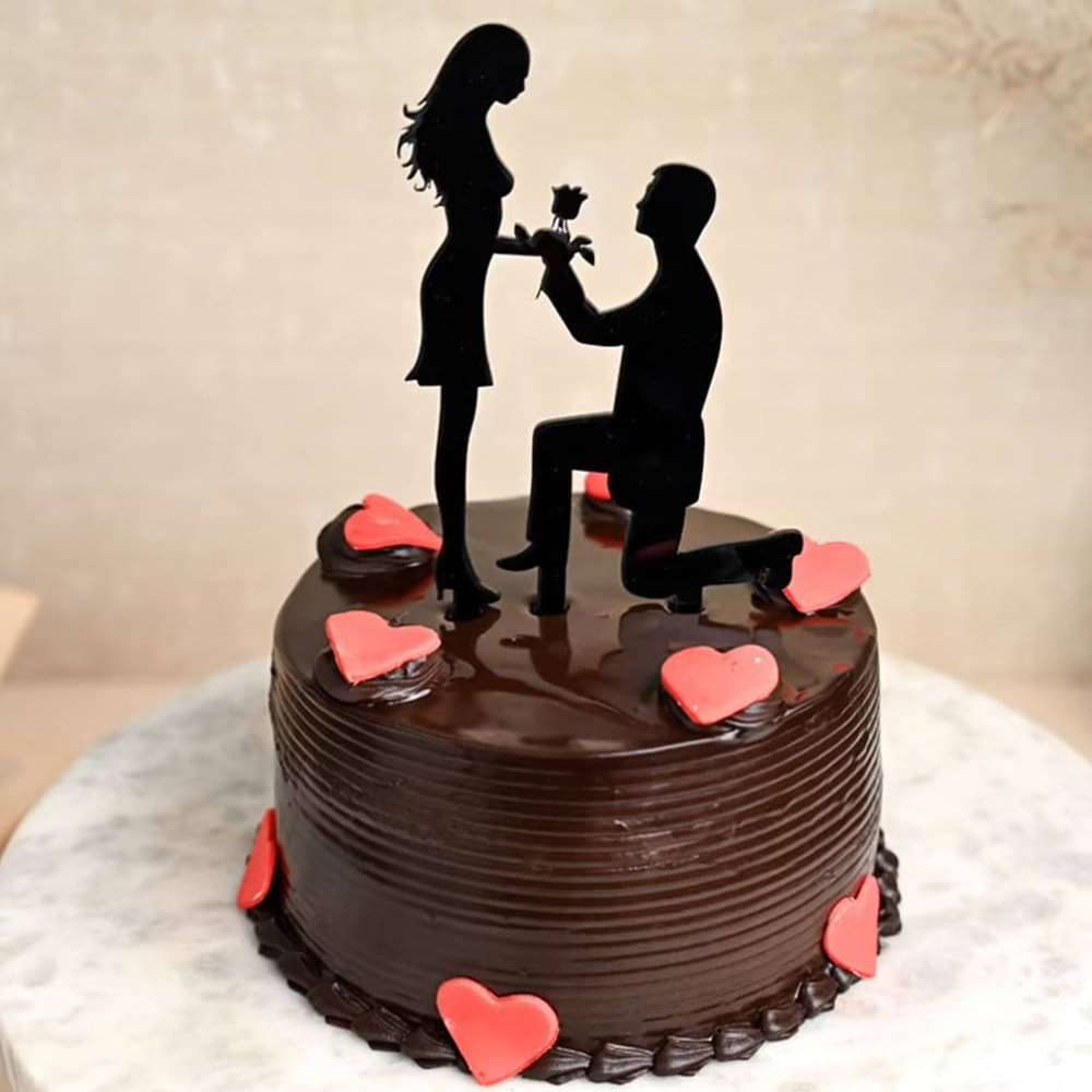 Buy Romantic Couple with Roses Anniversary Cake Online in Delhi NCR :  Fondant Cake Studio