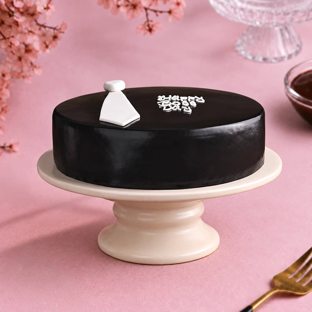 Top View of Impressive Boss Day Cake