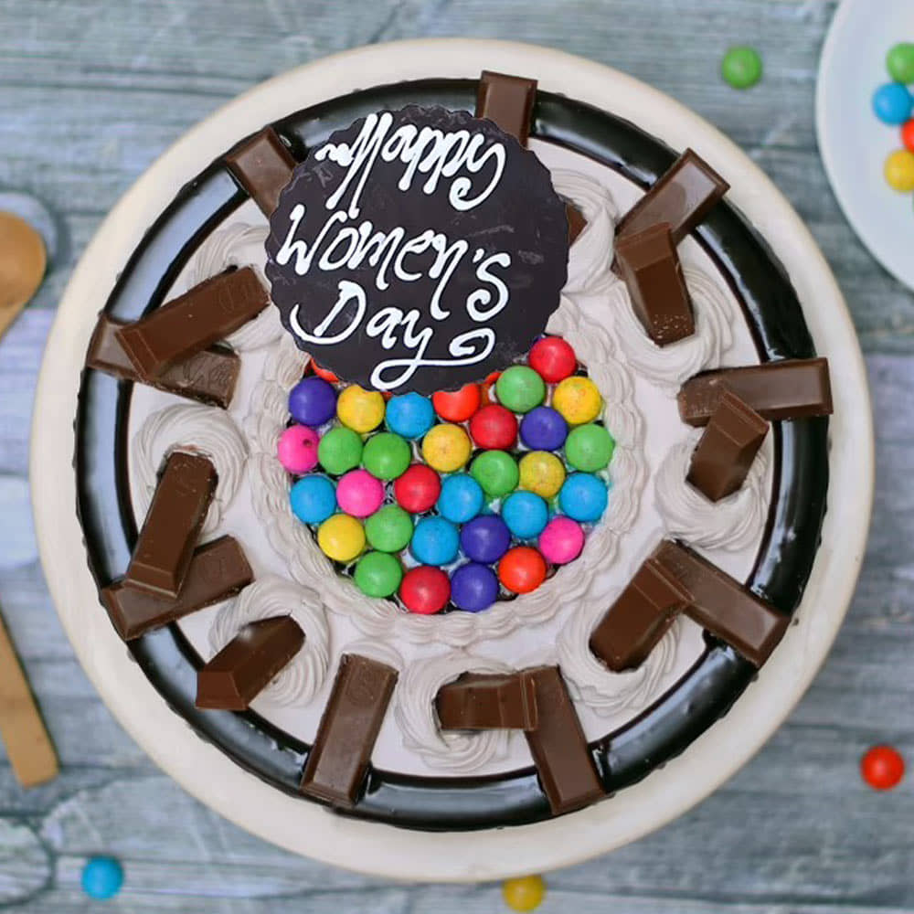 Kitkat Gems Cake Top View of Kitkat Gems Cake