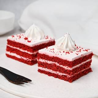 Red Velvet Pastry by Bakingo