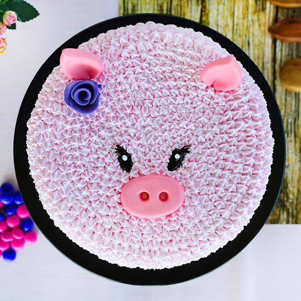Top View of Peppa Pig Cream Cake