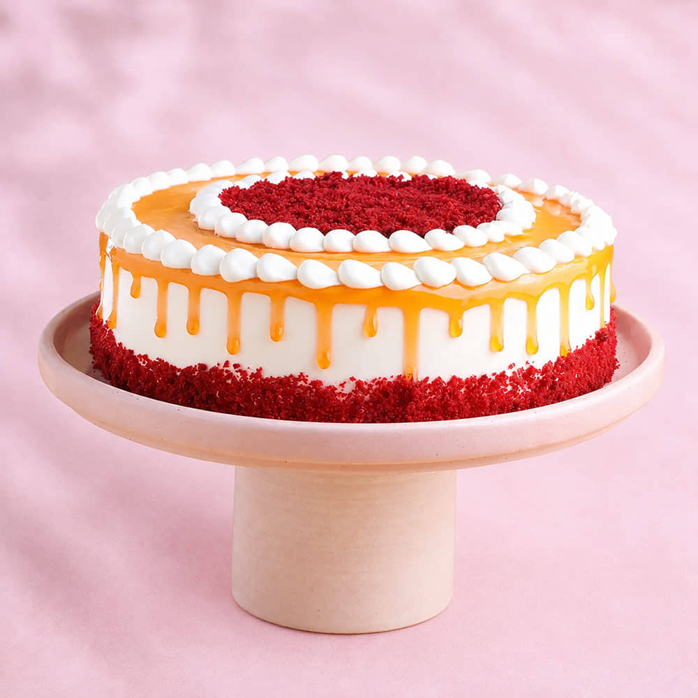 Red Velvet Coffee Drip Cream Cake Side view