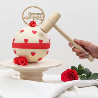 Open View of Pinata Pineapple Cake for Anniversary