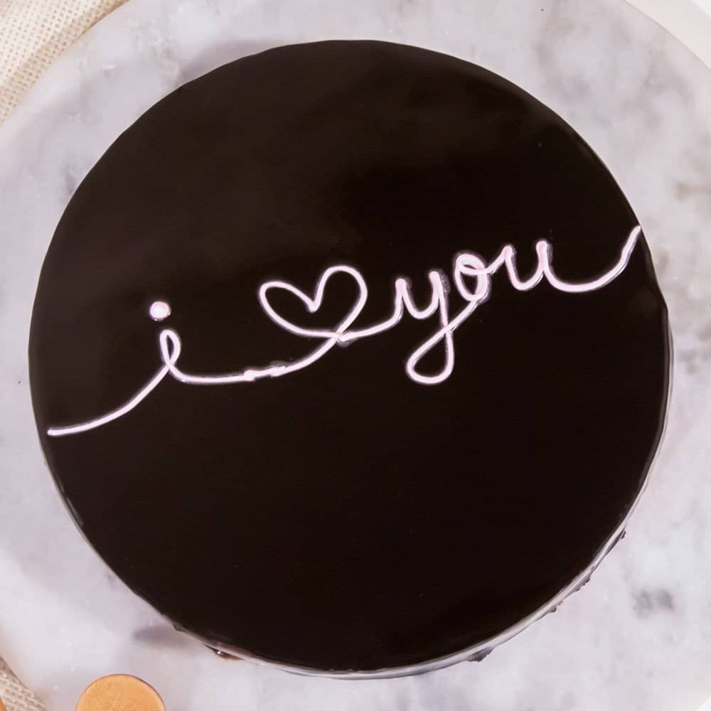 I Luv You Glaze Cake