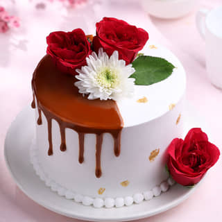 Round Drooling Vanilla Rose Cake Round Drooling Vanilla Rose Cake