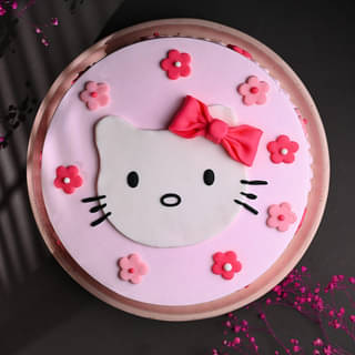 Top View of Round Kitty Fondant Cake 