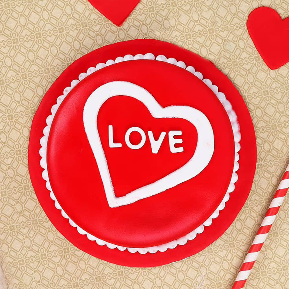 Round n Heart Fondant Cake For Love Top View of Love Fondant Cake