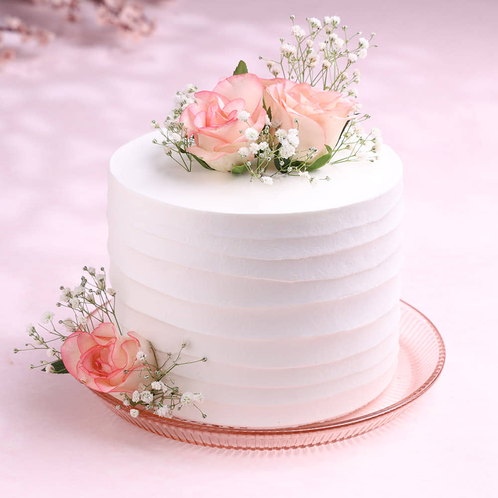 Roses Topped Vanilla Cream Cake Top View of Vanilla Rose Cake