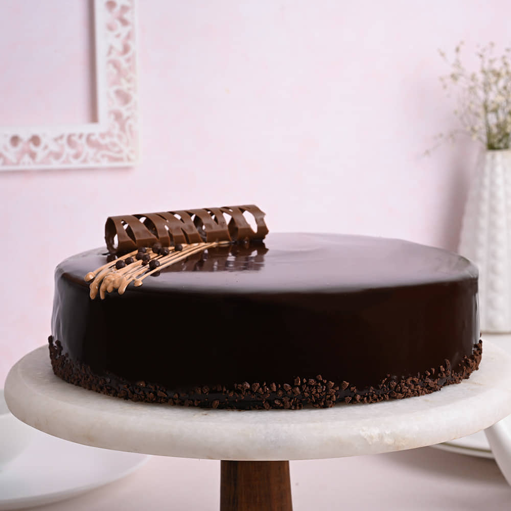 Classic Glazed Chocolate Truffle Cake Round Shaped Chocolate Truffle Cake