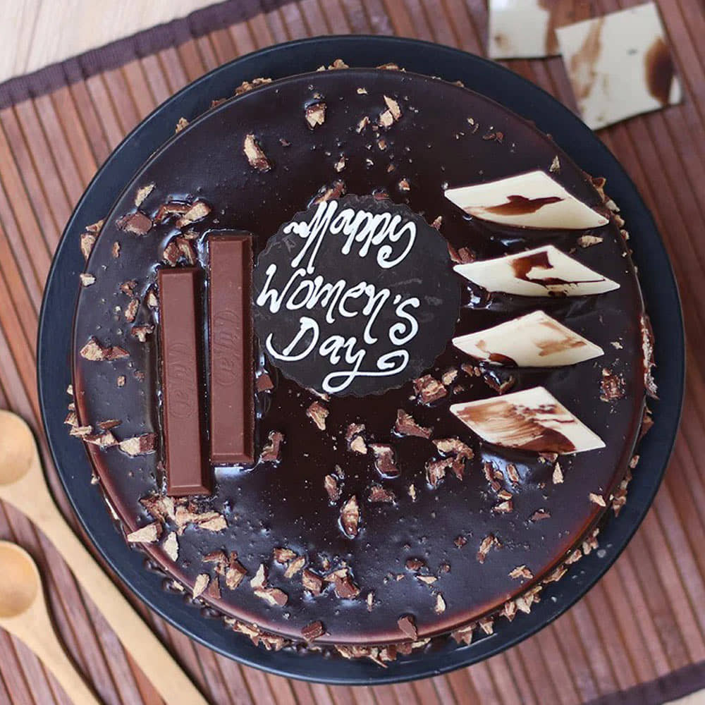 Top View of Round Shaped Kitkat Cake