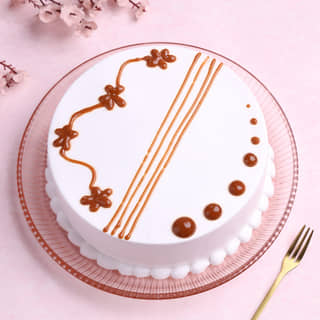 Top View of Round Vanilla Caramel Cake Top View of Round Vanilla Caramel Cake