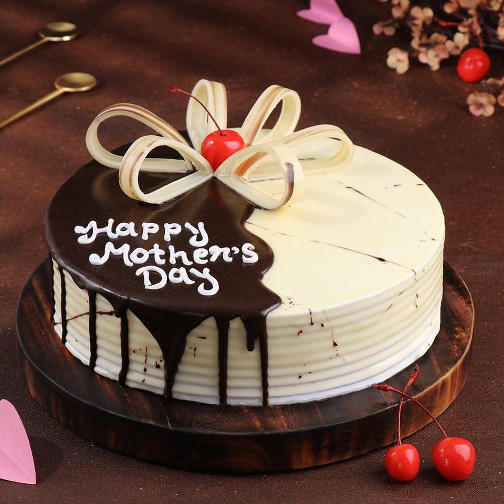 Top View of Vanilla Choco Cake For Mom