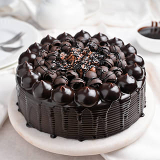 Snicker Chocolate Cake Online