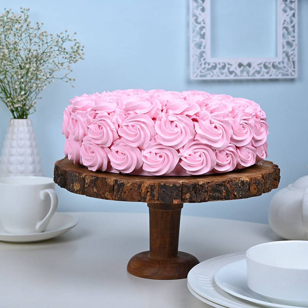 Strawberry Frosted Cream Cake