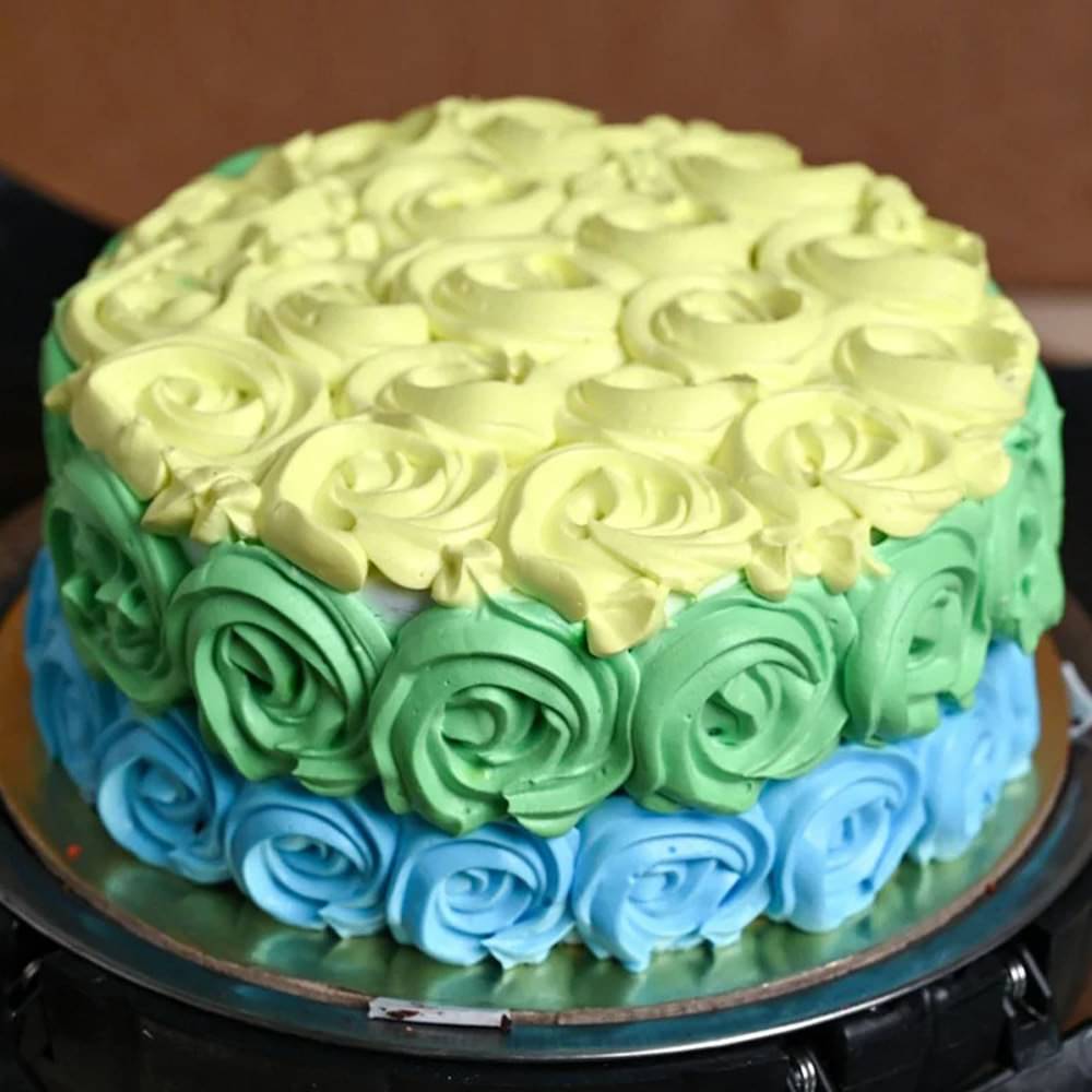 Vanilla Cream Swirls Bomb Cake