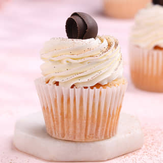 Classic vanilla cupcake with coffee twist Classic vanilla cupcake with coffee twist
