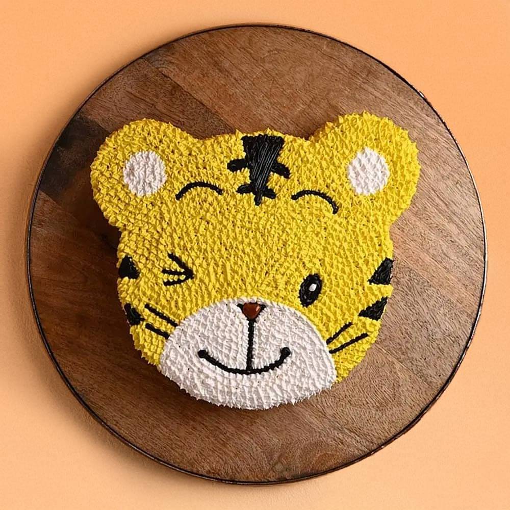 Front View of Lion Designer Cake