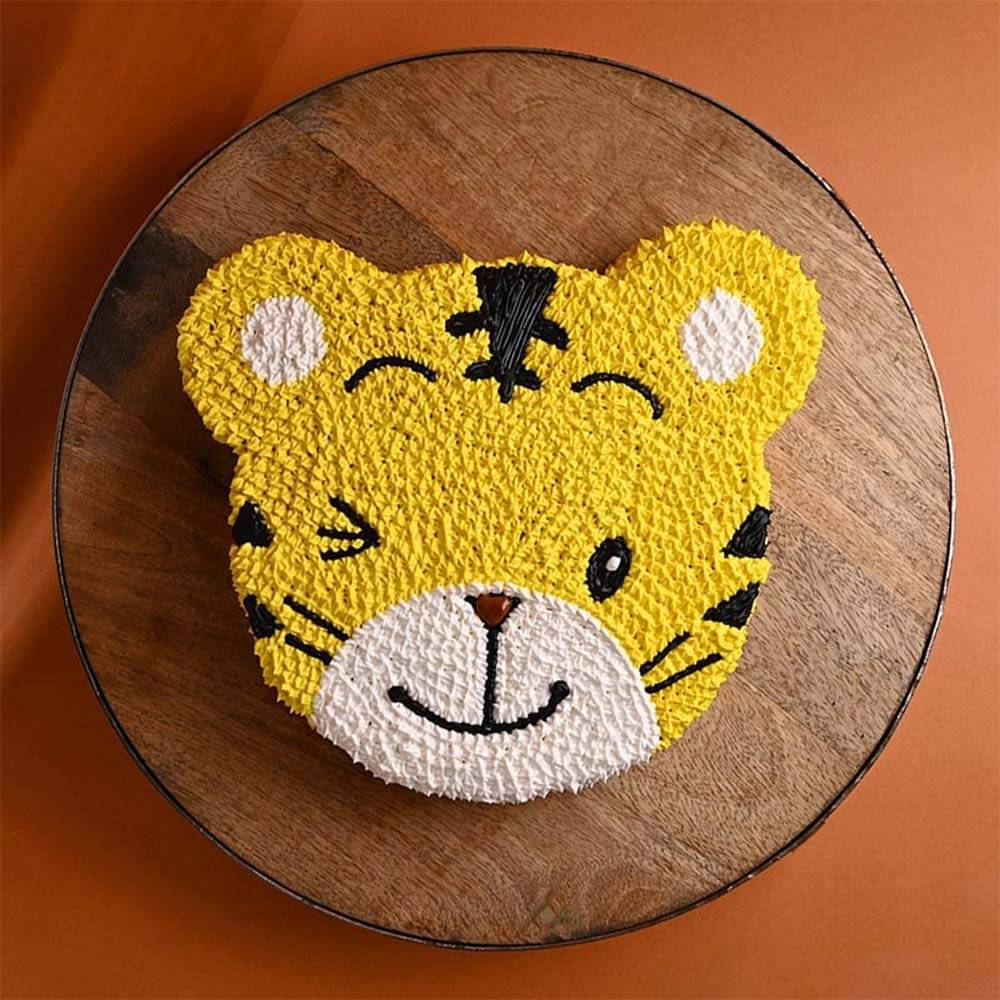 Winking N Smiling Cartoon Lion Designer Cream Cake