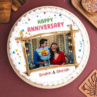 Top View of Round Shape Photo Cake For Anniversary Celebration